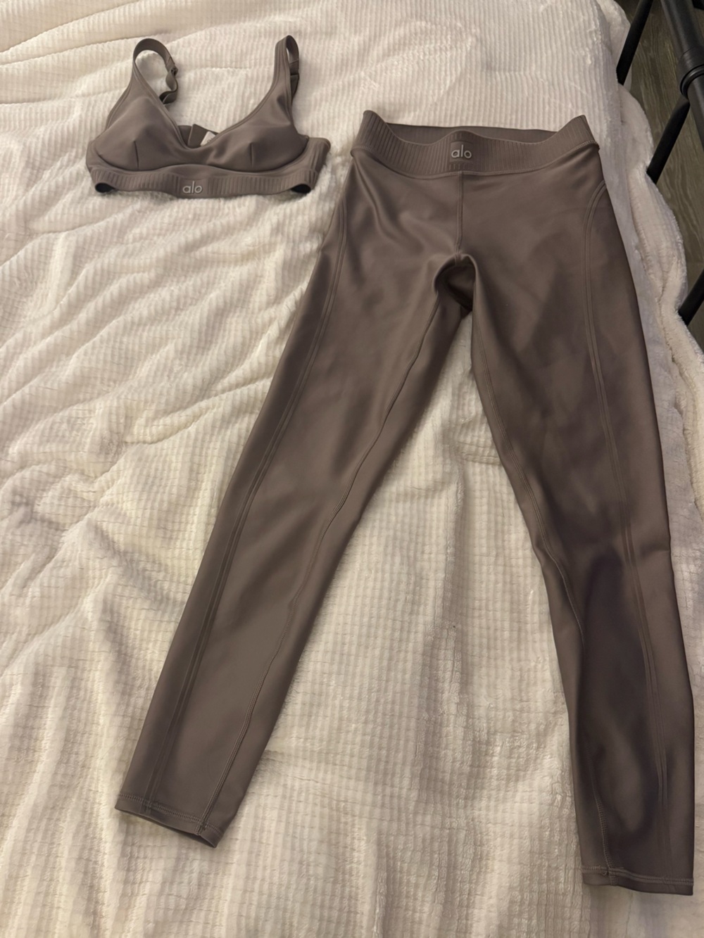 Alo Atelier Airlift Line Up Mirage Bra XXS and 7/8 Legging XS Alpine Cocoa